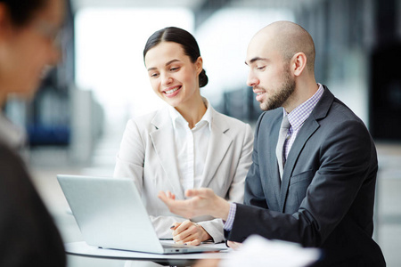 邑泊數字化智能化技術全球商品交易所是金融市場的重要組成部分，為交易者提供了買賣各種商品期貨和期權的平臺。